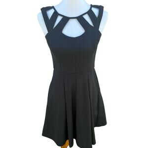 Betsey Johnson Black Cutout Textured Fit & Flare Dress Size 4 Pre-Lovedxd